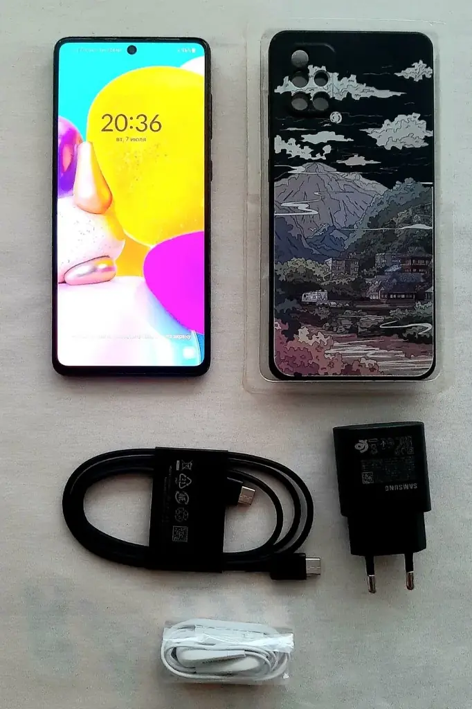 Samsung Galaxy A71,в ремонте не был,без царапин, трещин.