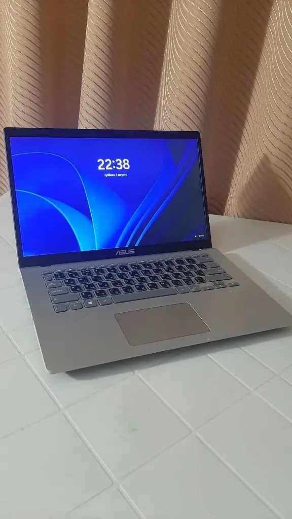 Продам ноутбук 14" Asus X409FA, память RAM DDR4  8gb , ROM SSD 256gb, батарея 3 часа, есть блок пит…