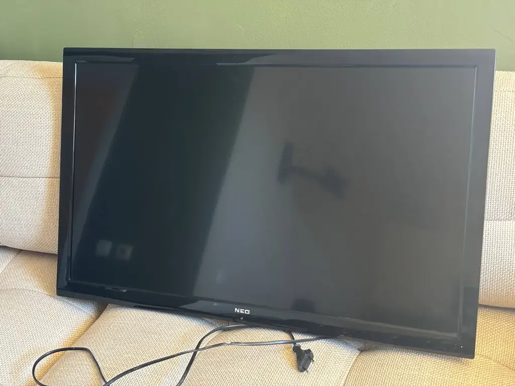 Телевизор 32 инч, 50€ Солнечный берег, рабочий (не смарт)