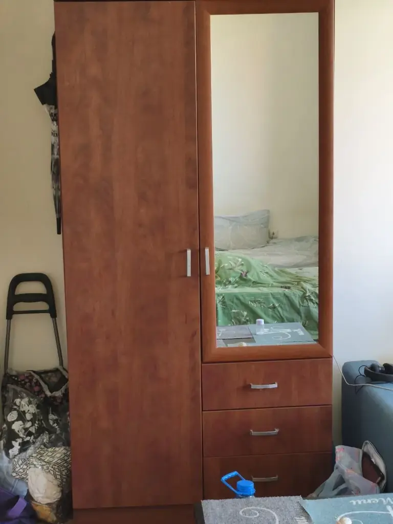 Продам шкаф 200*100*53. Цена 70 евро (торг). Солнечный берег, самовывоз.