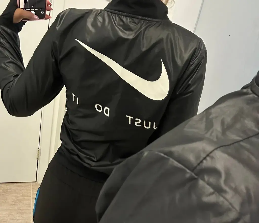 Ветровка Nike