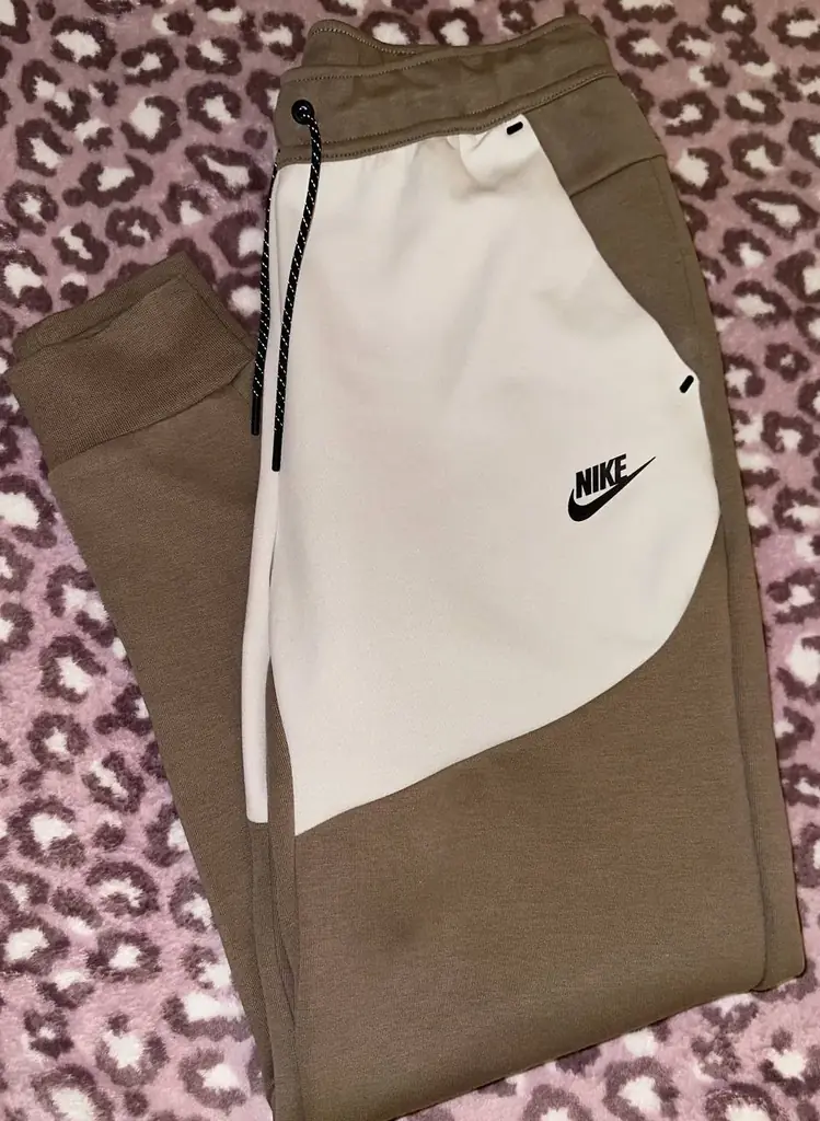 Мужские спортивные штаны Nike. Оригинал. Размер S. Ни разу не носились, остались бирки