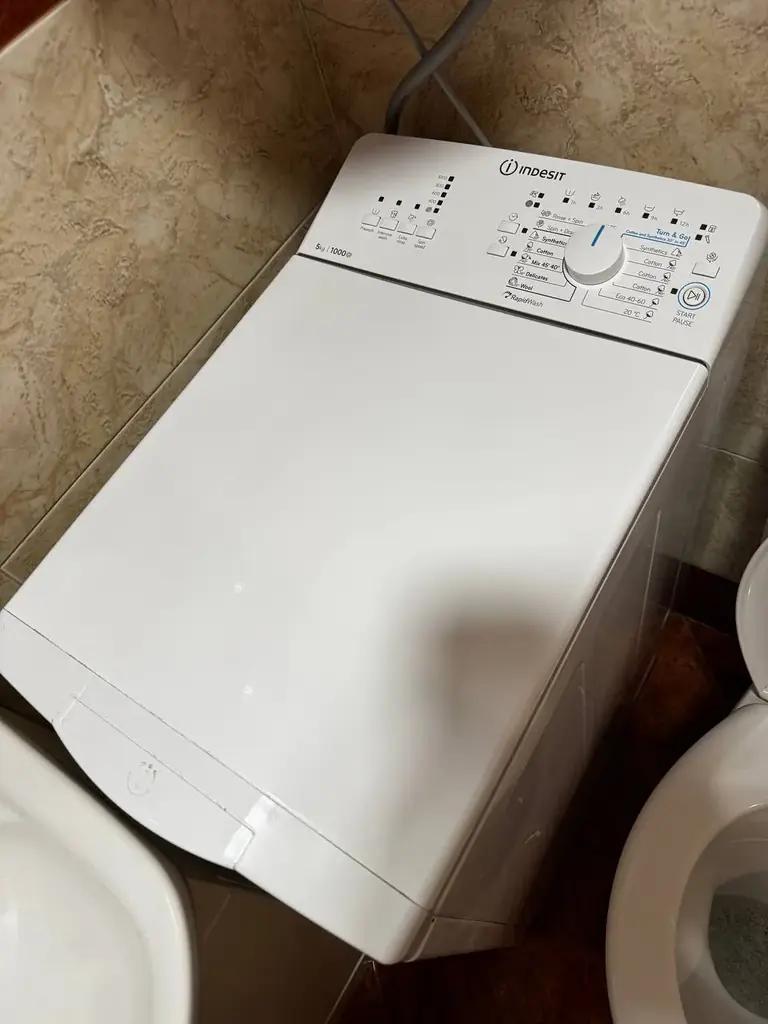 Продам стиральную машинку автомат (рабочая) INDESIT - состояние отличное, ей три года - покупалась …