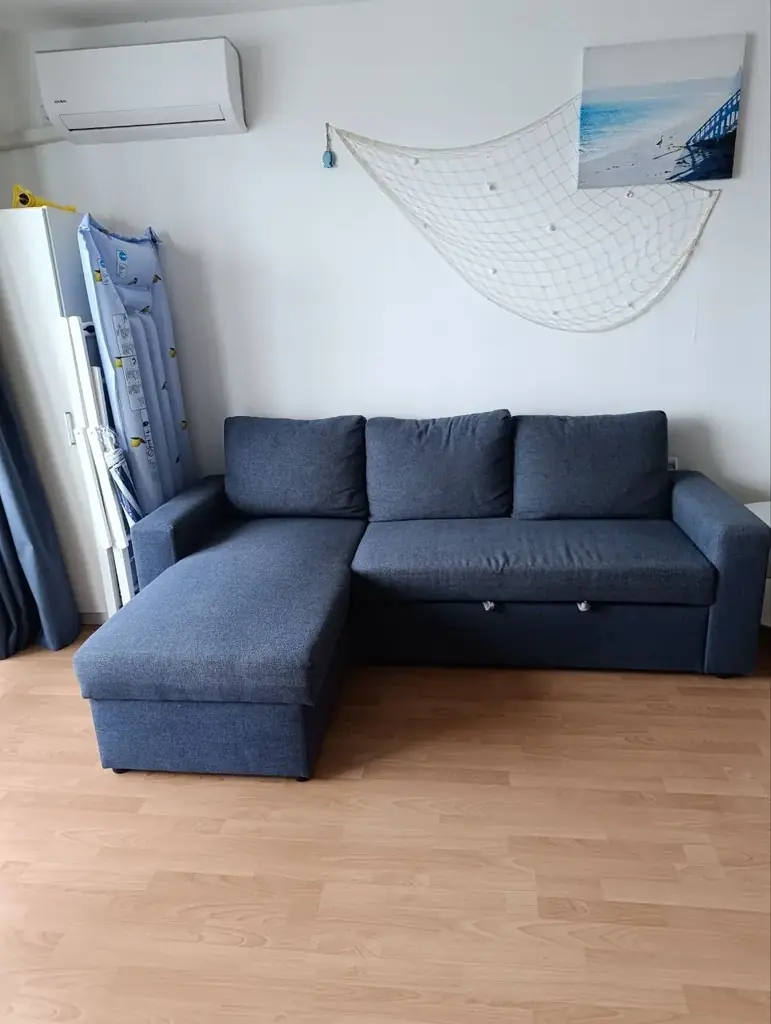 Продам угловой диван, целый.160* 230, 70 евро Святой Влас