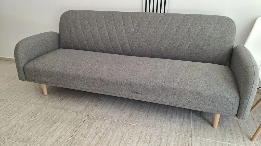 Продам диван 100€ кровати 2 односпальные 100€ шкаф 50€ журнальный стол 30€ тумба под тв 30€ Солнеч…