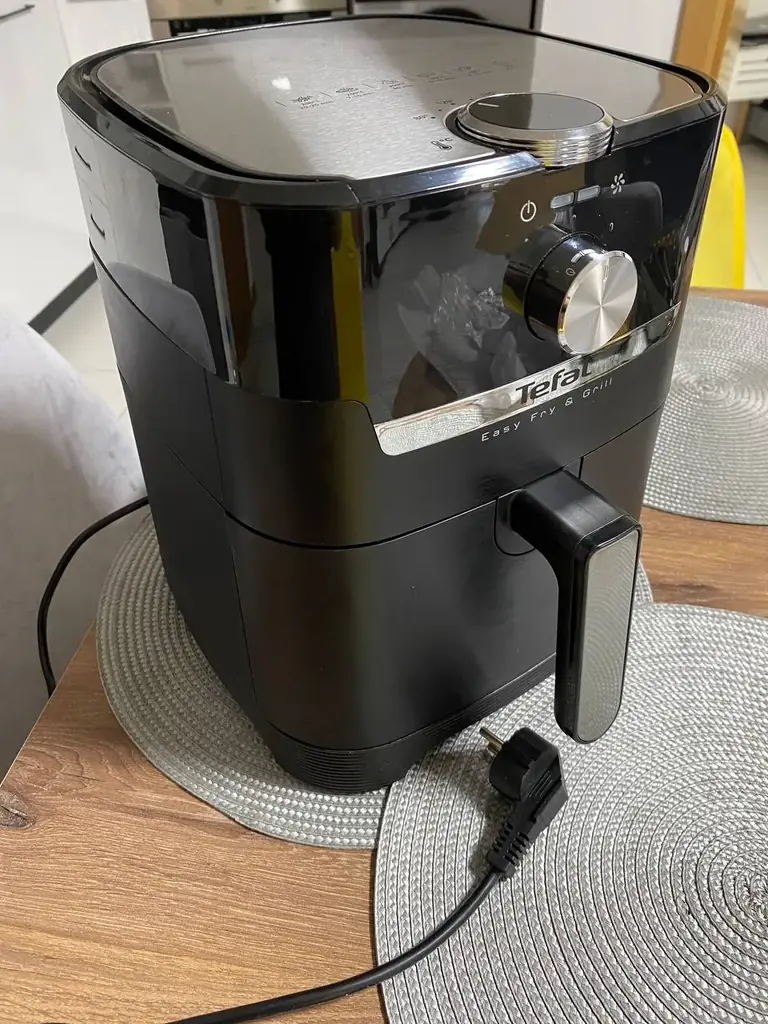 Продам аэрогриль 2в1 от Tefal в хорошем состоянии. Цена 60€.
