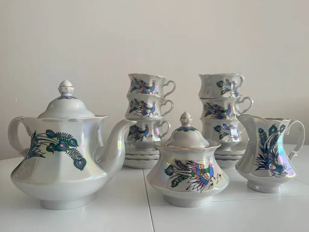 Продам новый фарфоровый сервиз: 6 блюдец, 6 чашечек, чайник, молочник и сахарница. Свети Влас, 40 е…