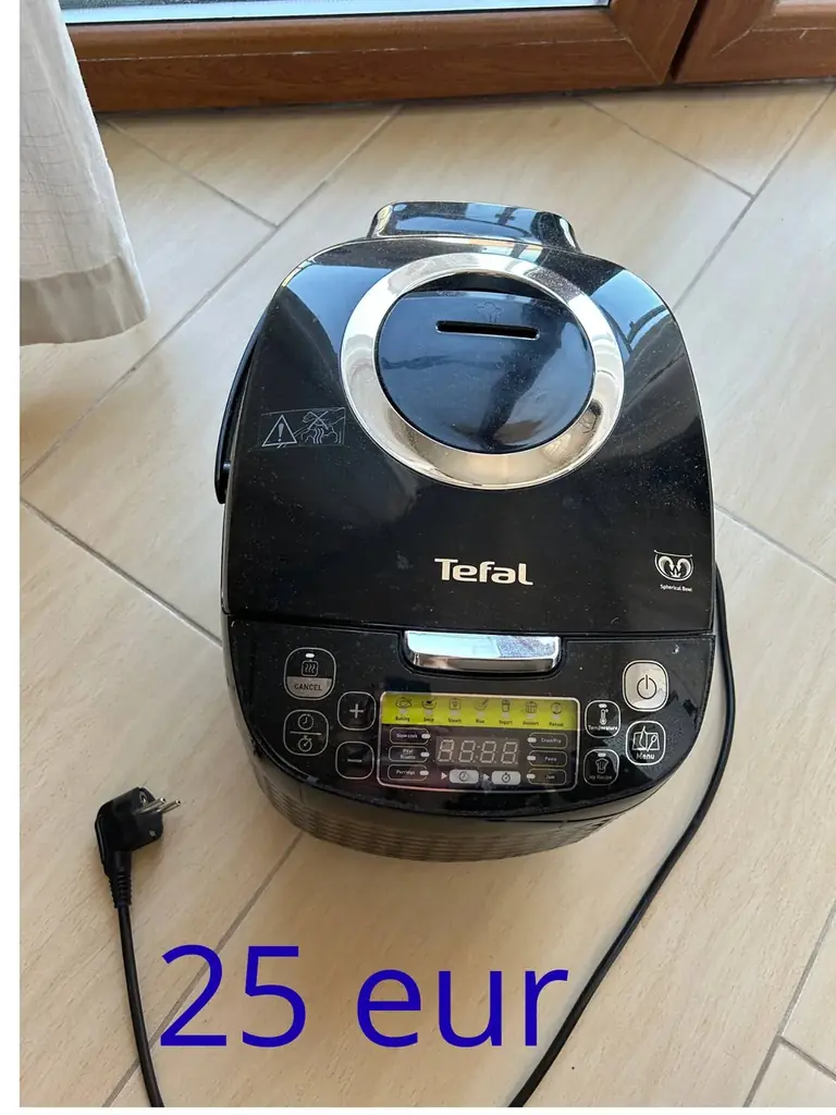 Продам ! Мультиварка, в отличном состоянии! 5 л. Цена 25 евро. Варна.