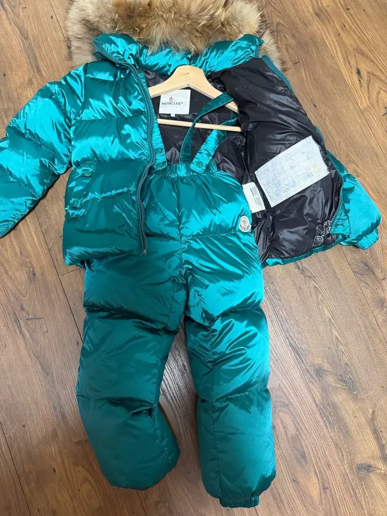 Всем добрый вечер, Зимний костюм Moncler (оригинал) — куртка и полукомбинезон 🔥размер 6 с 5 можно …