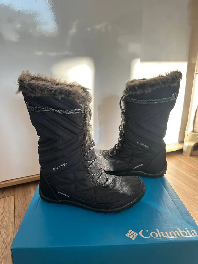 Продам новые зимние женские сапожки Columbia, размер 37,5. Цена 65€, Бургас