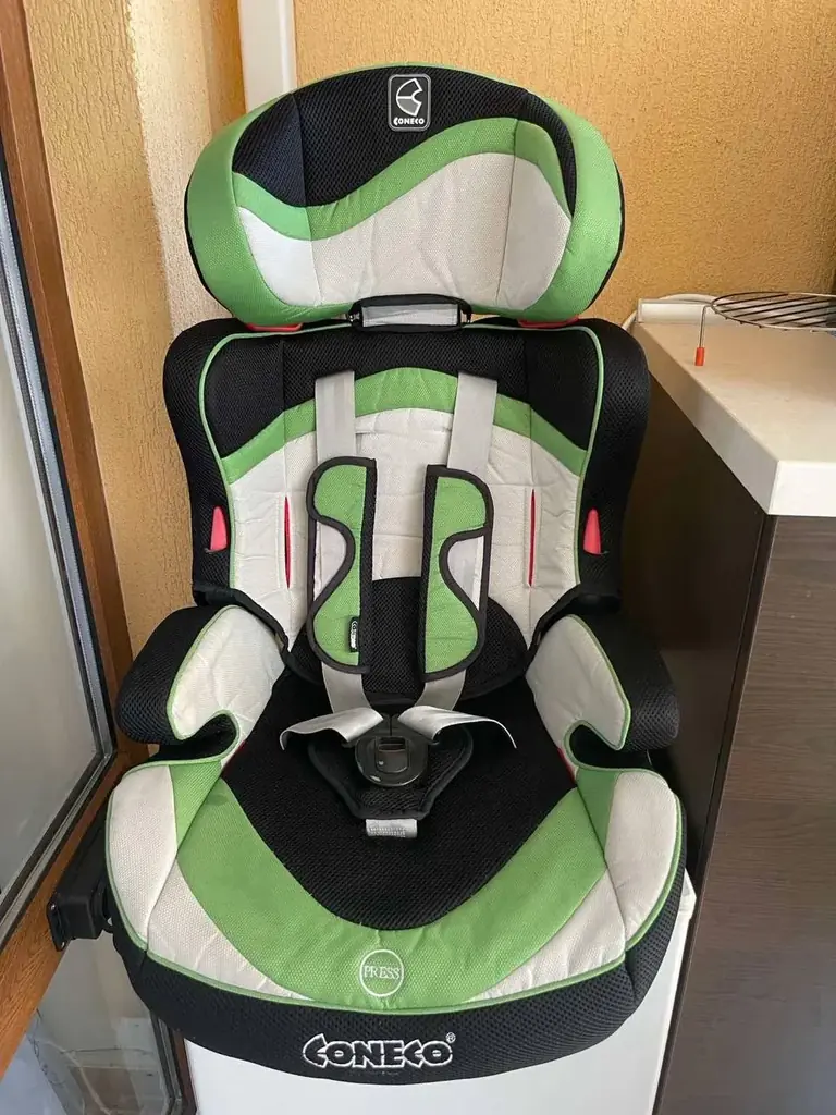 Продам детское автокресло.для ребенка до 7 лет , мягкое, удобное.35€. Святой Влас