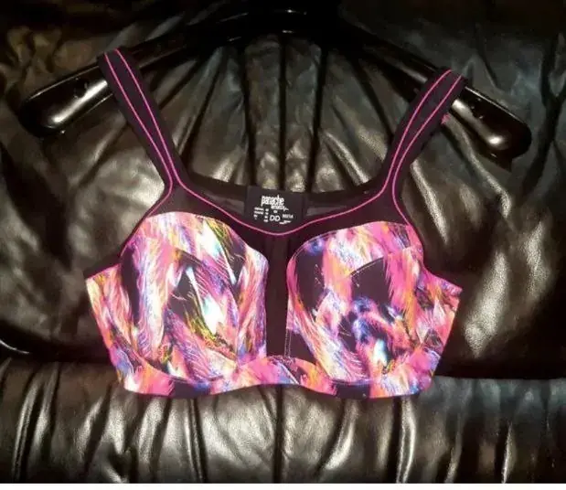 Продам спортивный бюстгальтер(формованные чашки на косточках)Panache Sport Bra. Обеспечивает макси…