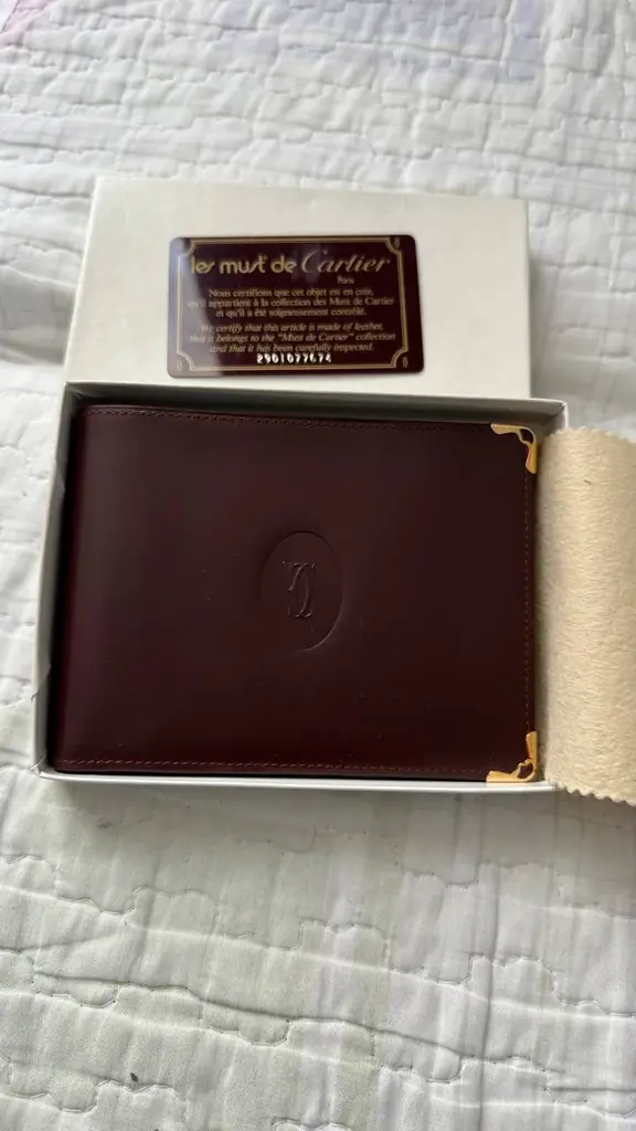 Продам новый Бордовый кожаный кошелёк Cartier.