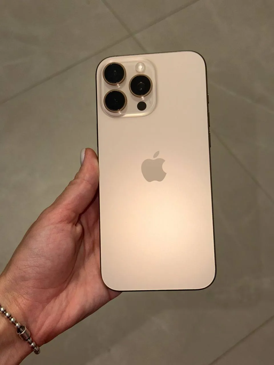 Продаю два iPhone 16 Pro Max, 256 ГБ.