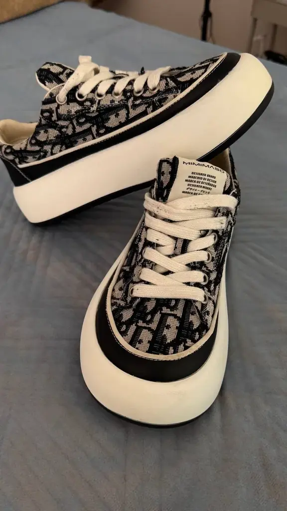 Продам кеды популярная модель Walk'n'Dior,