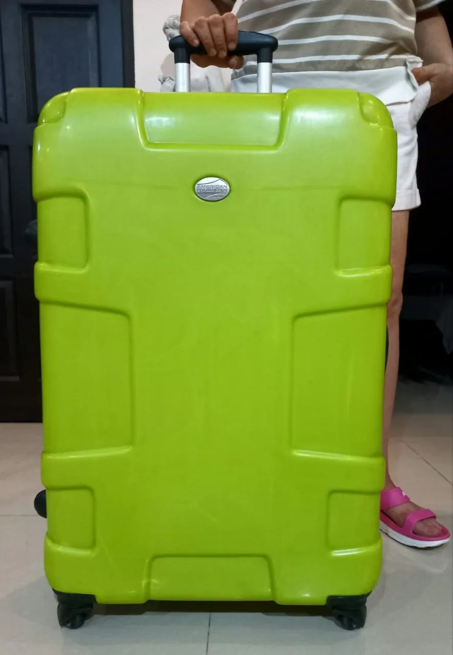 Чемодан "American Tourister". Размер L. Поликарбонат. 4 колеса. Состояние отличное. Цена 1100 батт.…