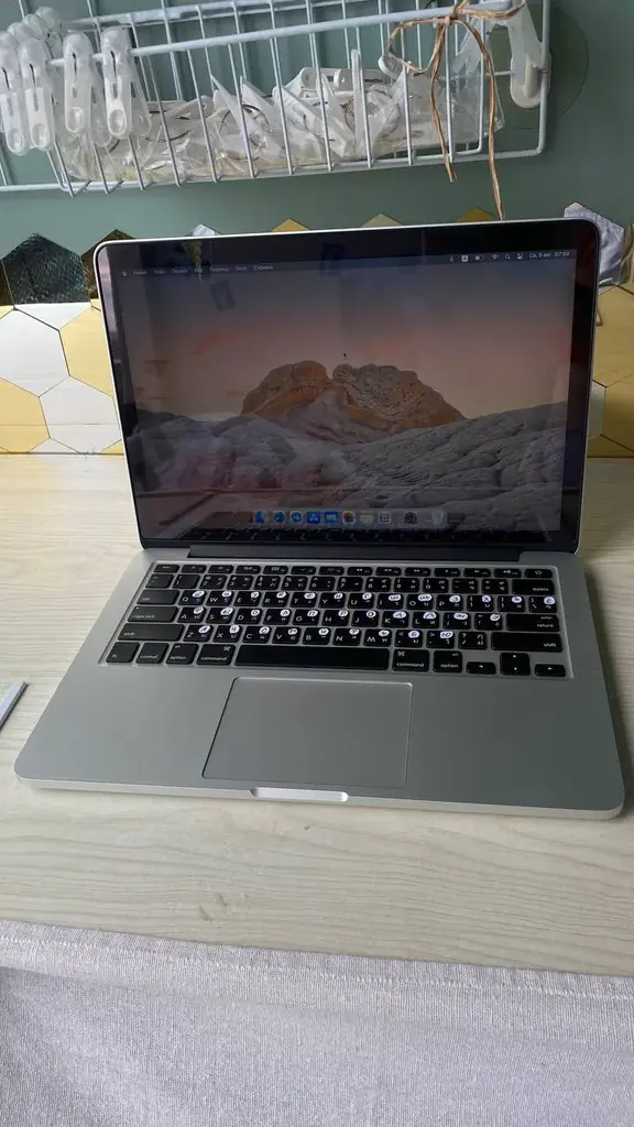 Продам MacBook Pro 2015 года , работает шикарно без каких то приколов .