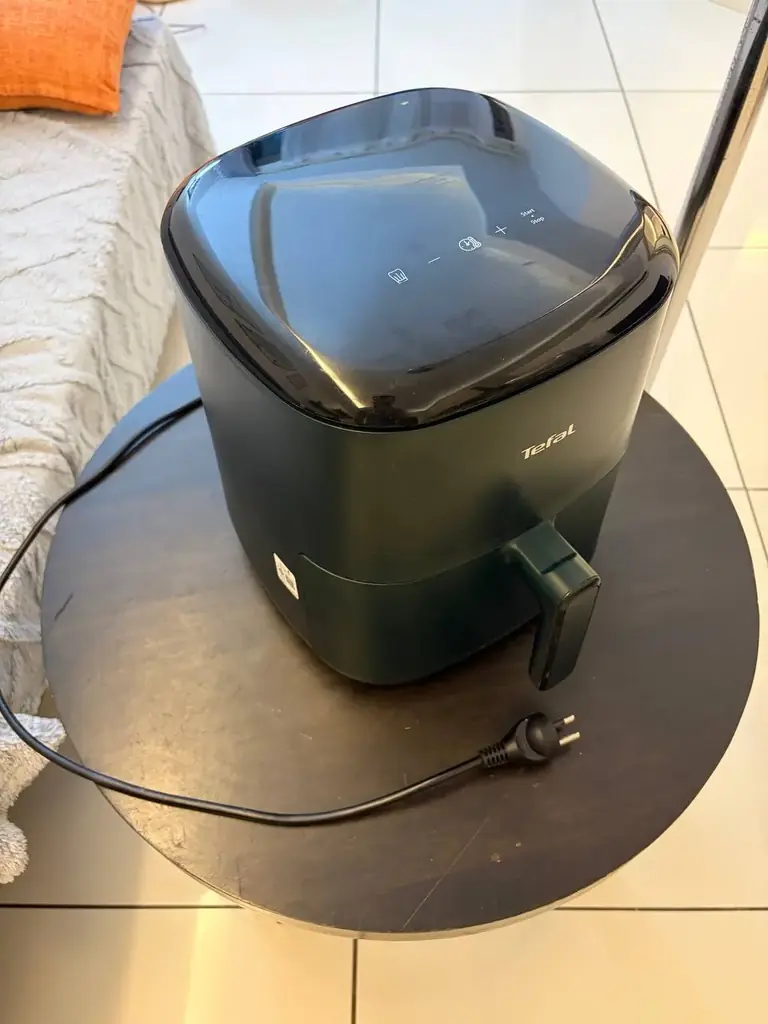 Продам аэрогриль Tefal. Полностью в рабочем состоянии, царапин в чаше нет