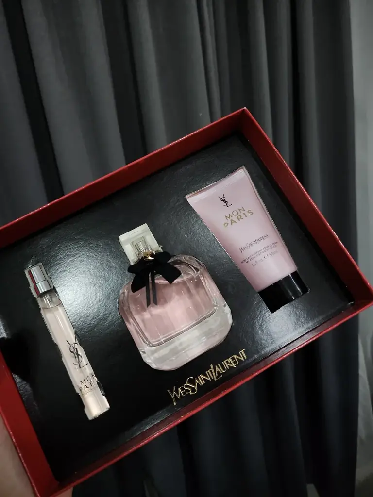 Продам оригинальный подарочный набор Yves Saint Laurent Mon Paris.