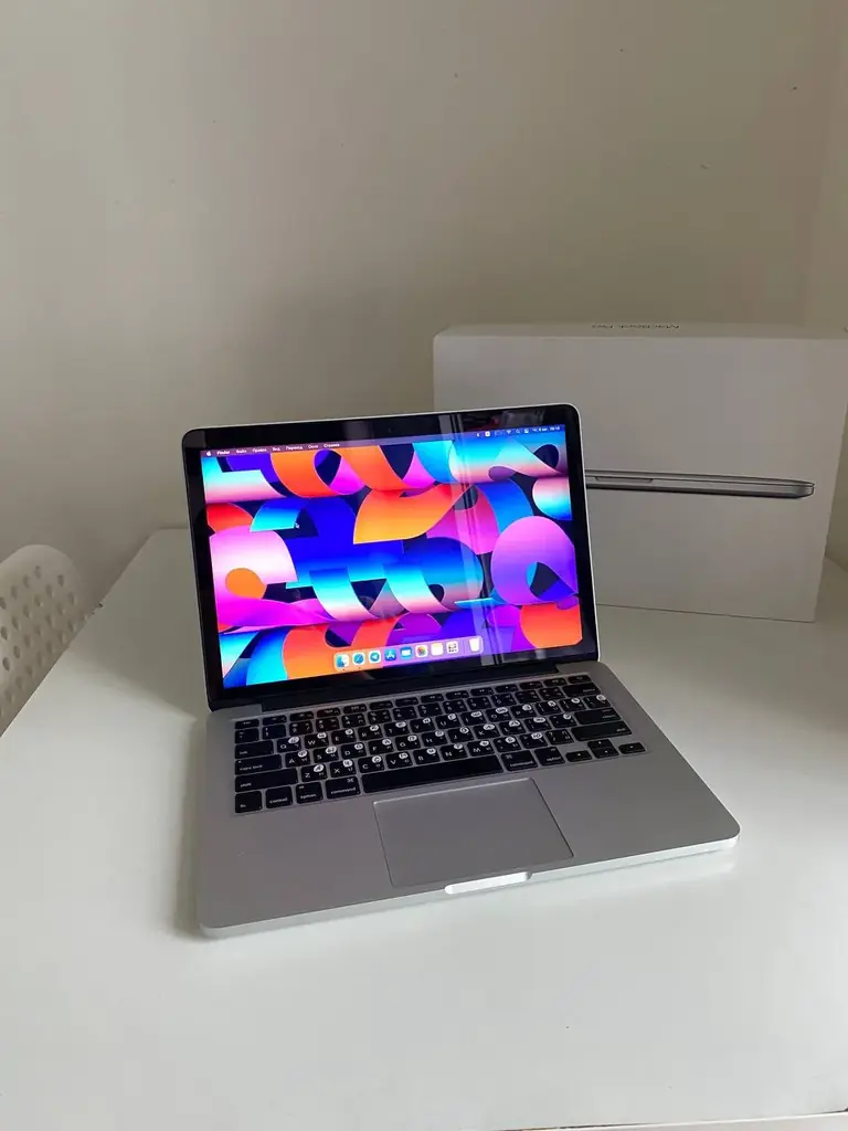 Продаю MacBook Pro Retina 13 дюймов 2015 г в отличном состоянии.
