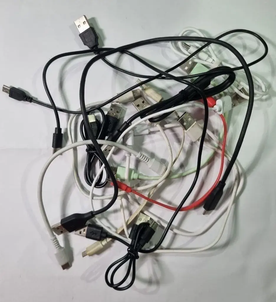 1. В подарок: короткие microUSB кабели | При покупке любого товара (по запросу)