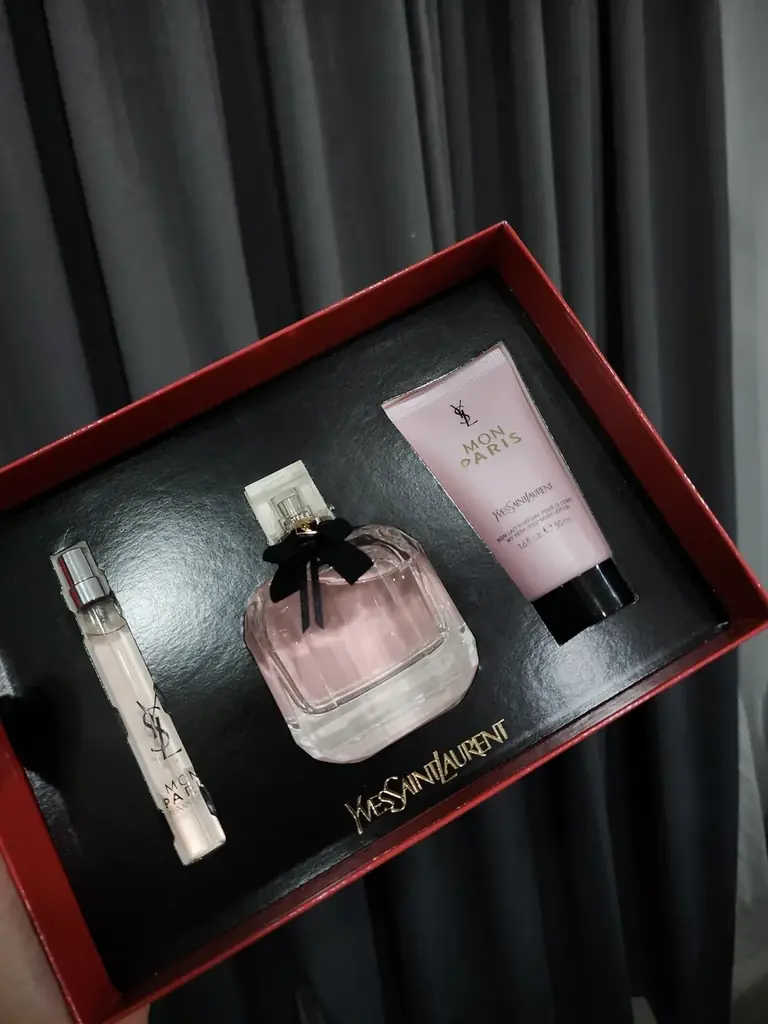 Продам оригинальный подарочный набор Yves Saint Laurent Mon Paris.