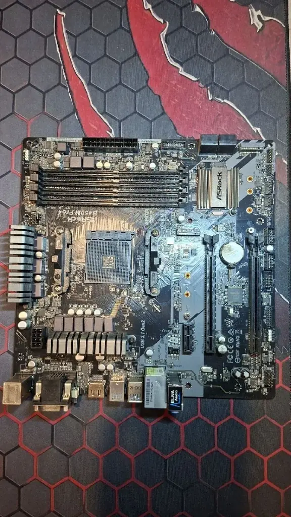 Продается материнская плата ASROCK B450M Pro4