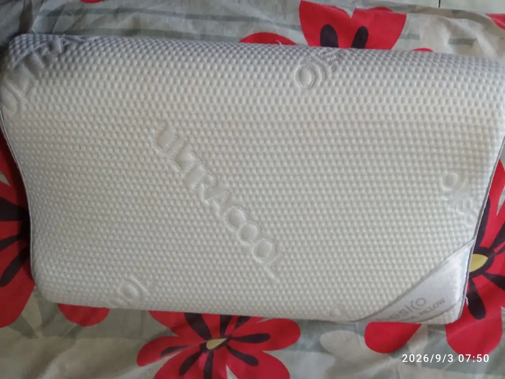 Продам латексную подушку размер 55*35*12см.