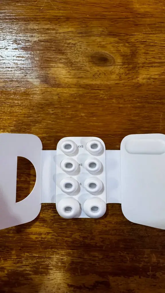 Продам вкладыши в AirPods Pro 3. Резинки(амбушюры) оригинал из комплекта. Есть и размер М. Если объ…