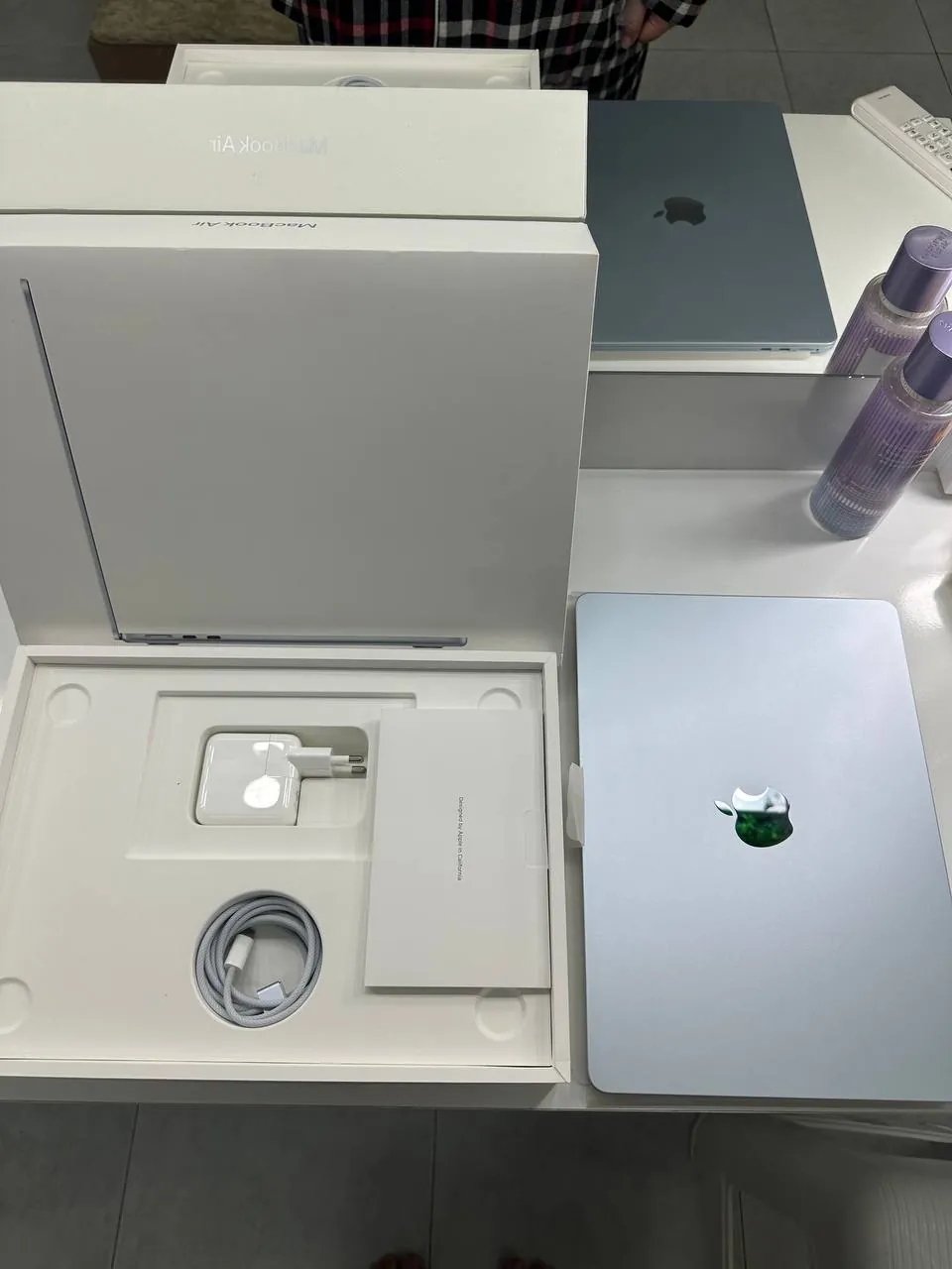 Продам MacBook Air 13,6-дюймов M4 2025, 16 ГБ ОЗУ, 256 ГБ SSD, небесно-голубой. Использовался мало.…