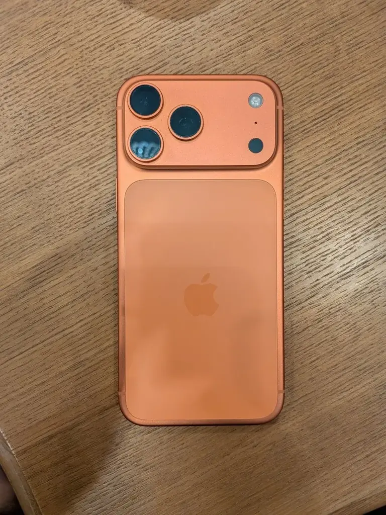 Продам iPhone 17 Pro Max 256 Orange