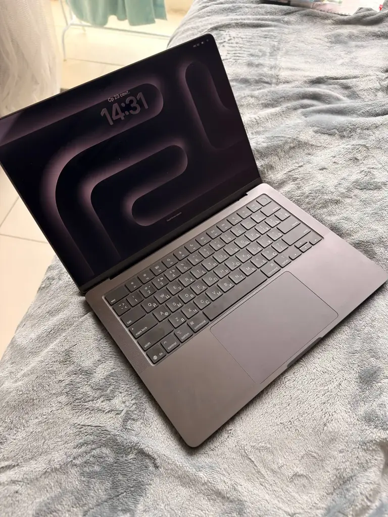 Продам MacBook Pro 14 M5 16/512