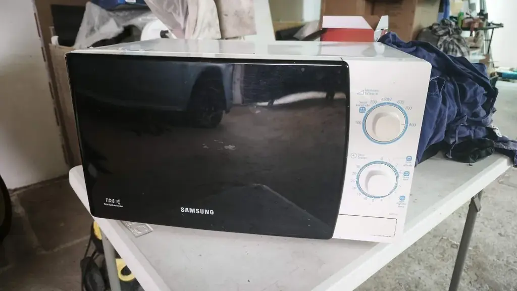 Здравствуйте. Продам микроволновку Samsung 20 литров, 800 ватт