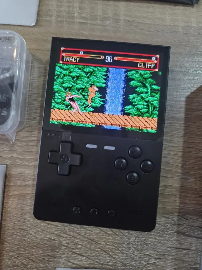 🎮 Продам портативную консоль Trimui Brick (128GB) — полный комплект!