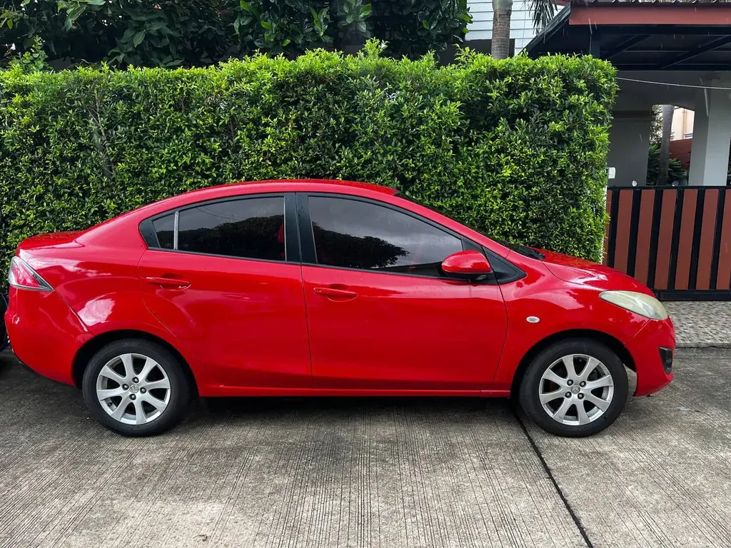 🚗 СРОЧНО ПРОДАЮ MAZDA 2, 2013 ГОД — ВСЕГО 100 000 ฿!