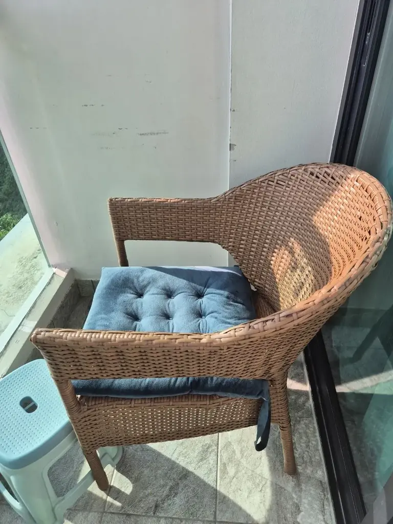Продам кресло из пластика.  На балкон. 350 бат