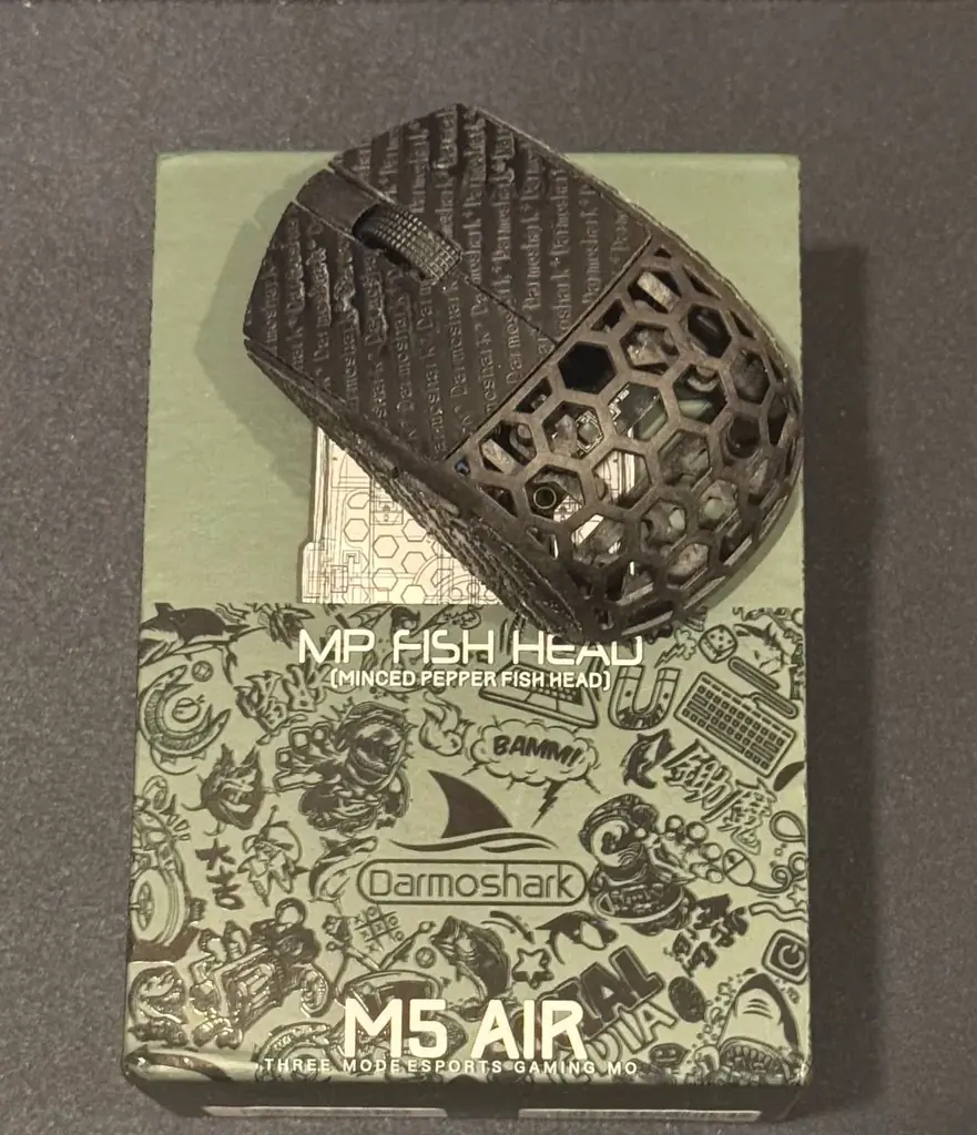 Продам супер легкую, карбоновую мышь Darmoshark M5 Air Fingertip