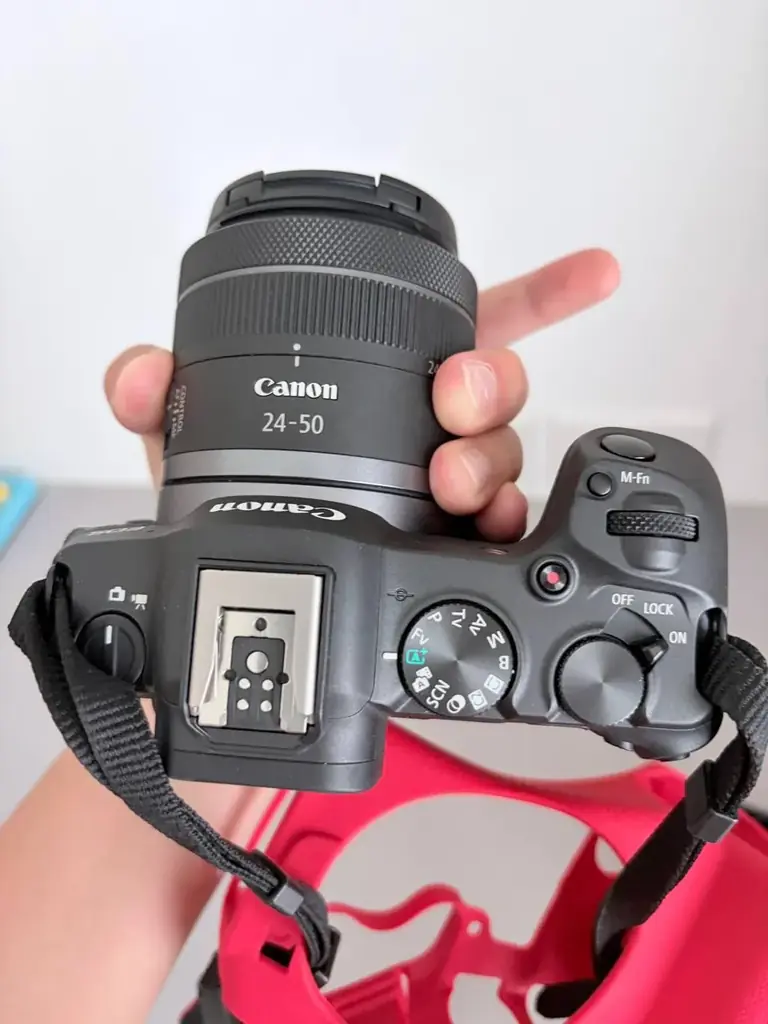 Продам фотоаппарат Canon R8, использовался редко, пробег меньше 1000 кадров
