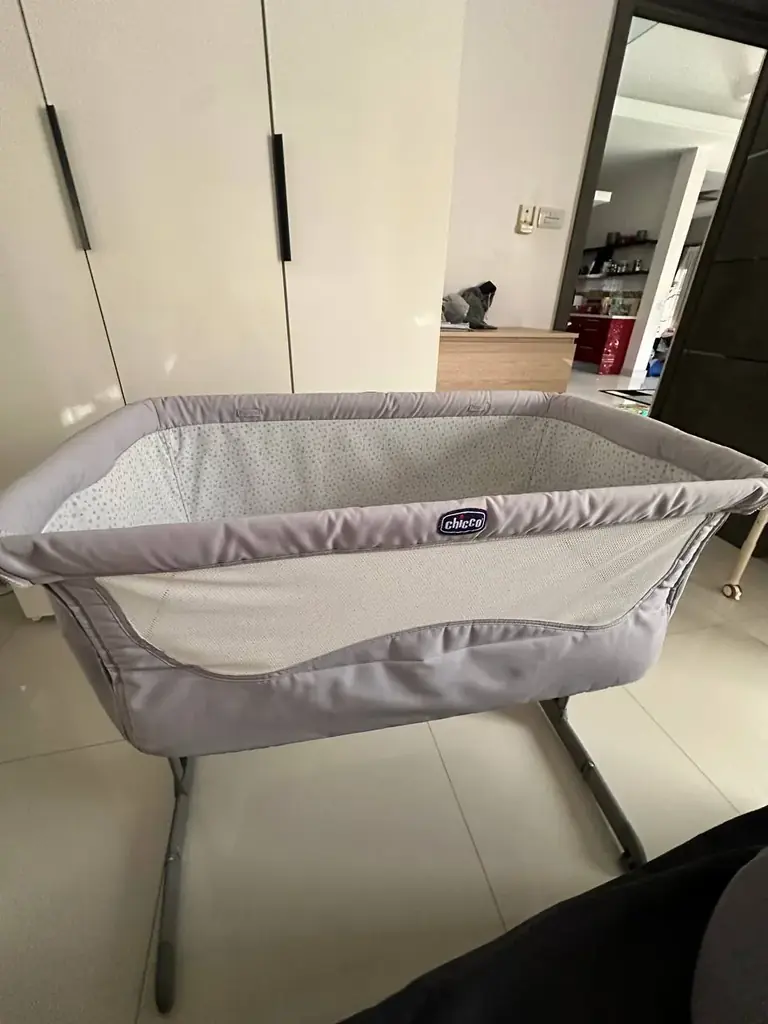 Продам приставную-кроватку Chicco за 2000 бат.