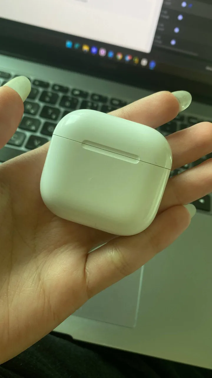 Продам AirPods 4 (без активного шумоподавления) на запчасти или восстановление.