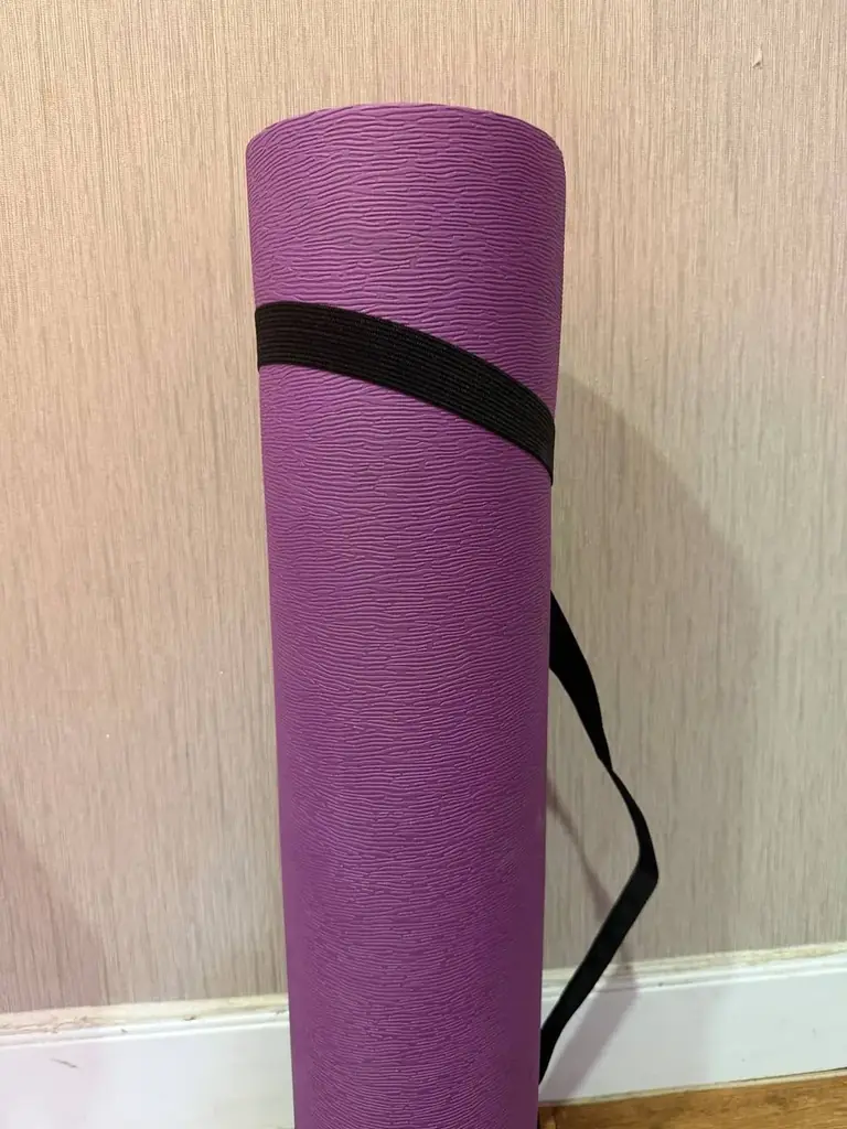 Продам коврик для йоги + гантель 1,5 кг 🧘‍♀️💪