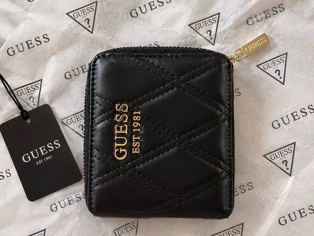 Продам новый кошелек GUESS за 800 бат