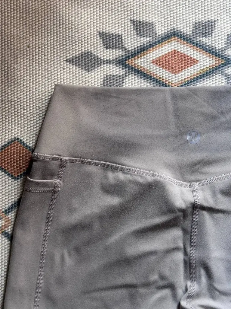Продам спортивные шорты Lululemon