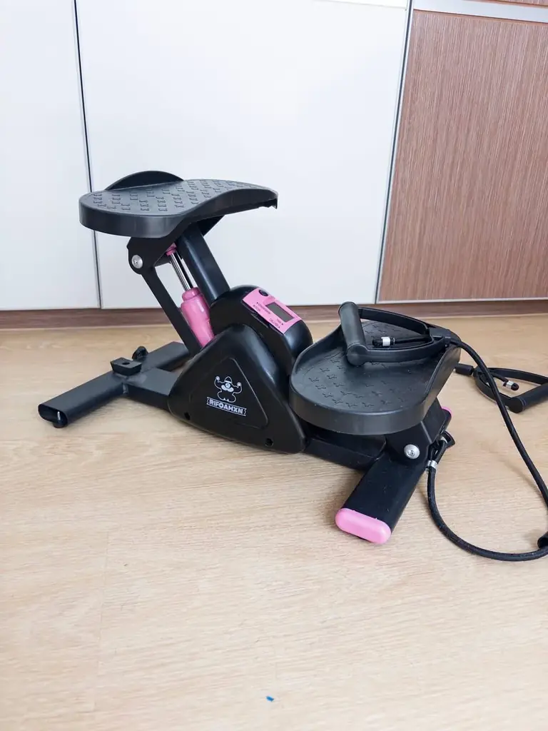 Продаю степпер V-shape, состояние отличное. 500 бат, брала за 700. Район Central Phuket