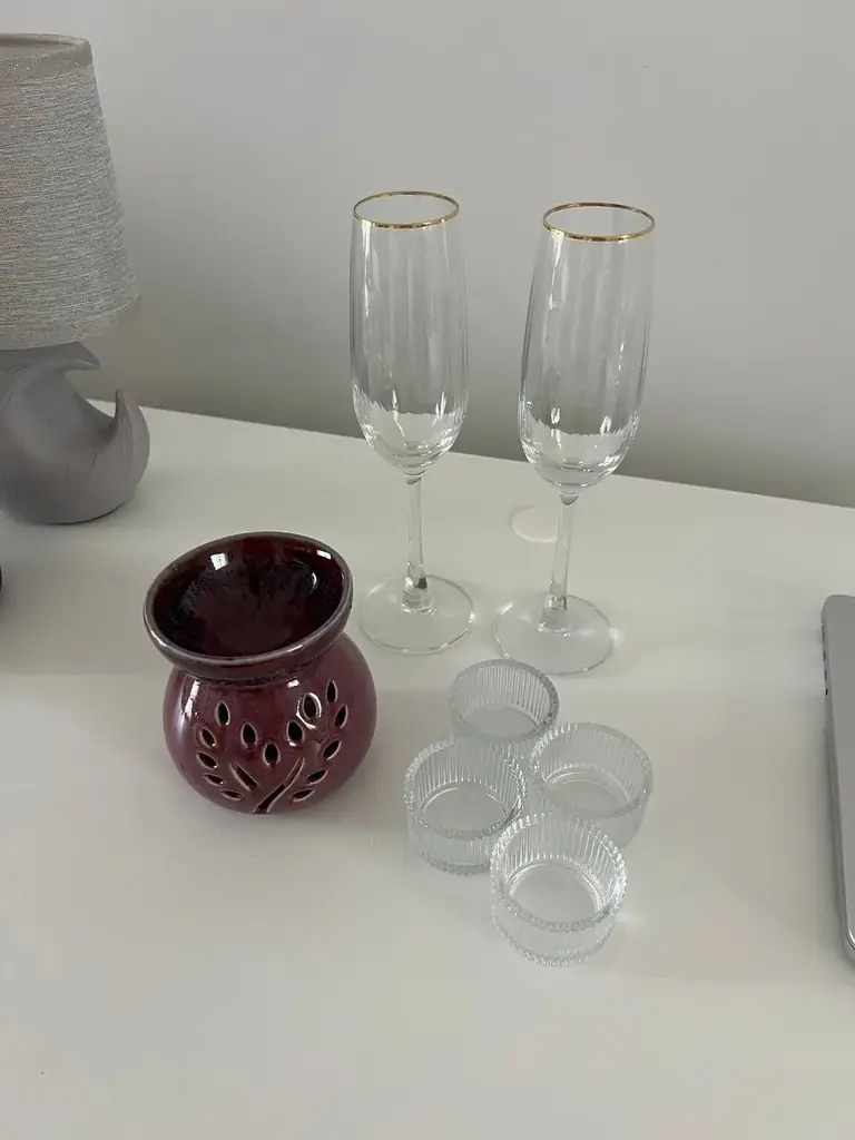 Продам бокалы 2 шт, подсвечники IKEA 4 шт и аромалампу