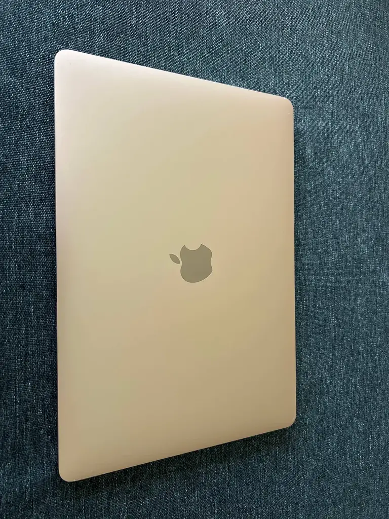 Продам MacBook Air 2019 года
