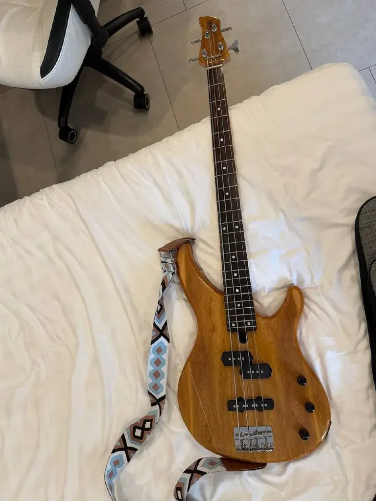 🎸 Продаю бас-гитару Yamaha TRBX174, 4 струны