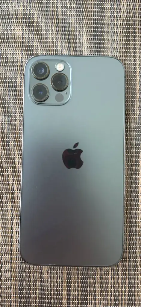 Продаю IPhone 12 pro на 128 гб в отличном состоянии, все работает
