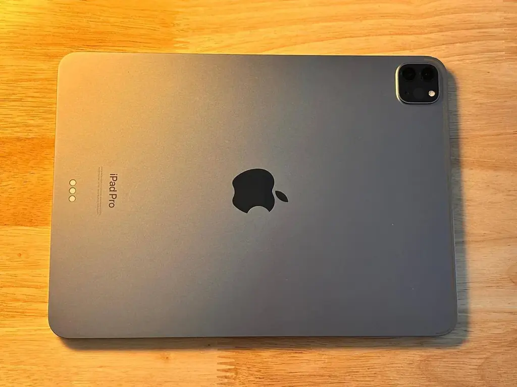 iPad Pro М2 (11-дюймов) (4-поколения) 128 гб, состояние хорошее, очень быстрый, зарядку держит отли…
