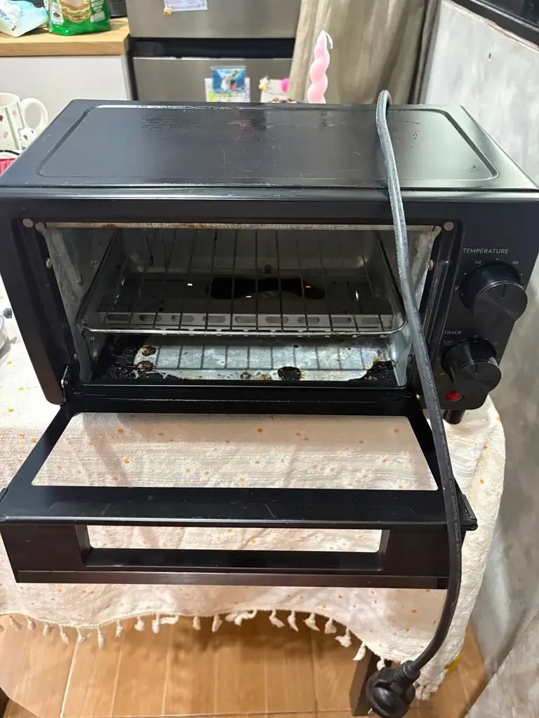 Духовка Electrolux, 300 бат, купили аэрогрил, теперь не нужна, как в 7/11, все работает